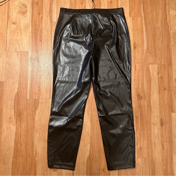 H Halston Faux Leather Pull On Pants NWT - Picture 5 of 7